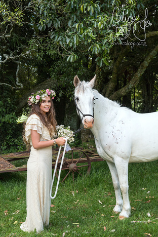 boho bride and horse
